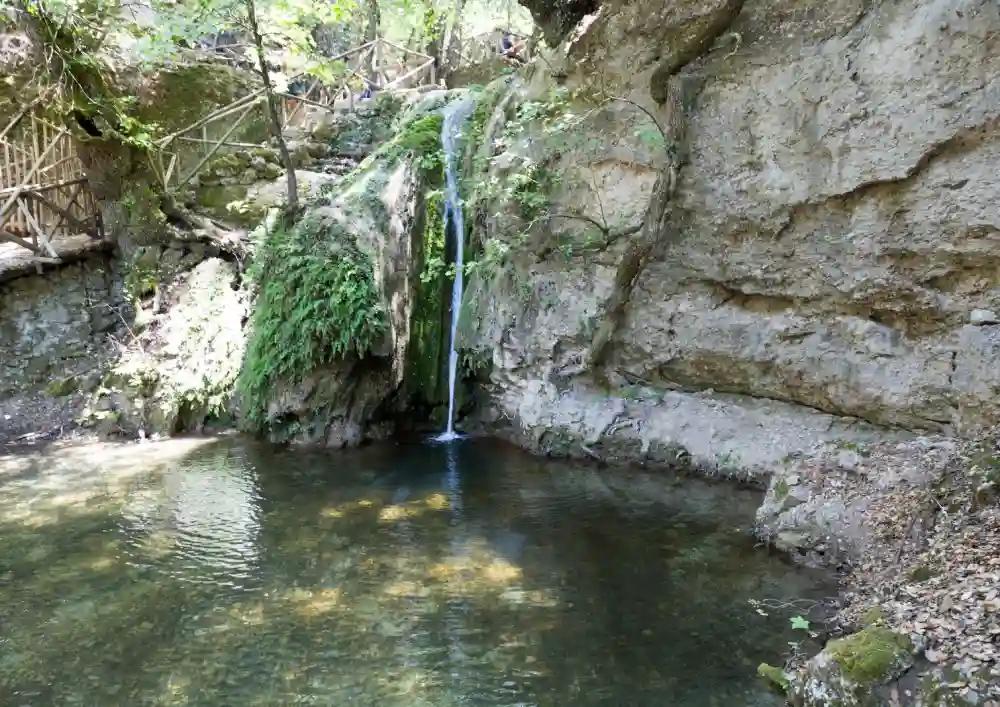 Dolina Motyli Rodos - rzeka w dolinie.
